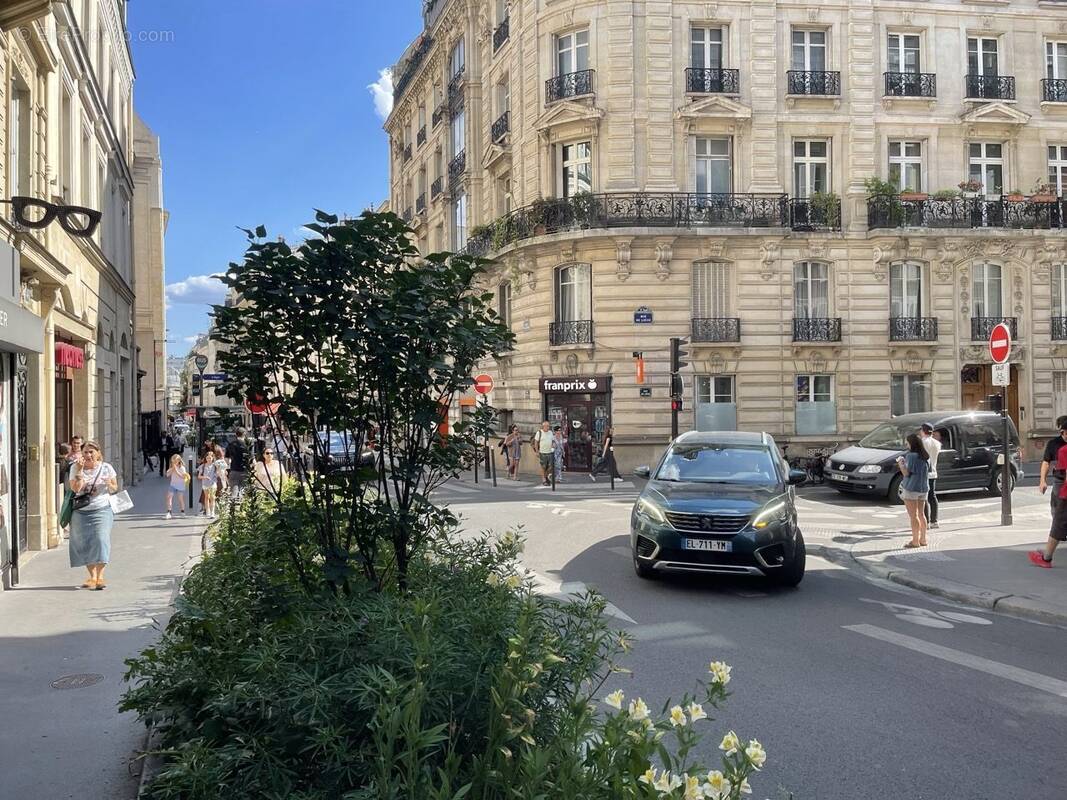 Autre à PARIS-9E