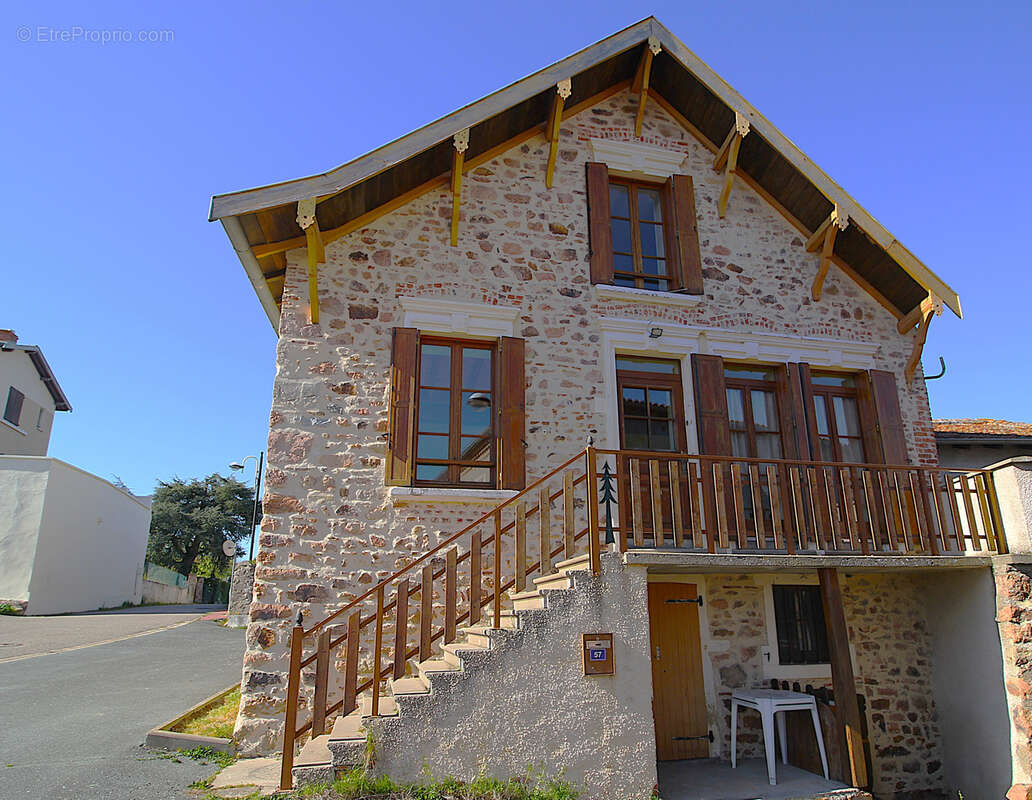 Maison à SAINT-POLGUES