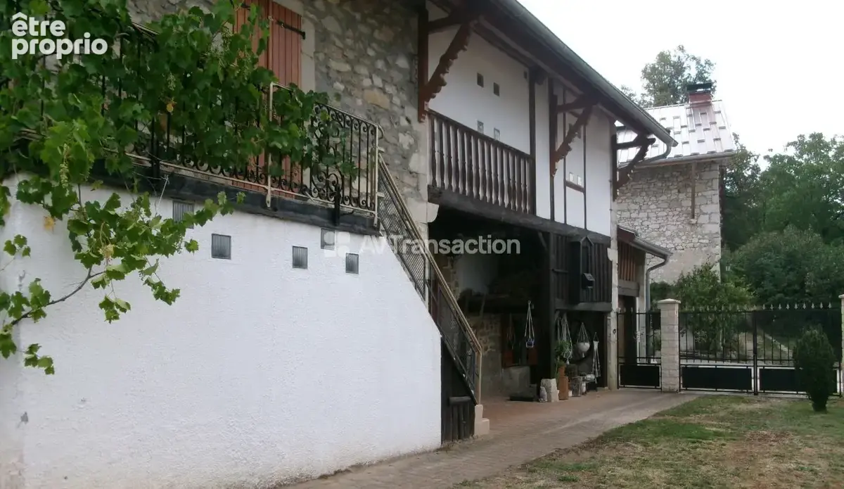 Maison 240 m² à Sutrieu  - photo 8