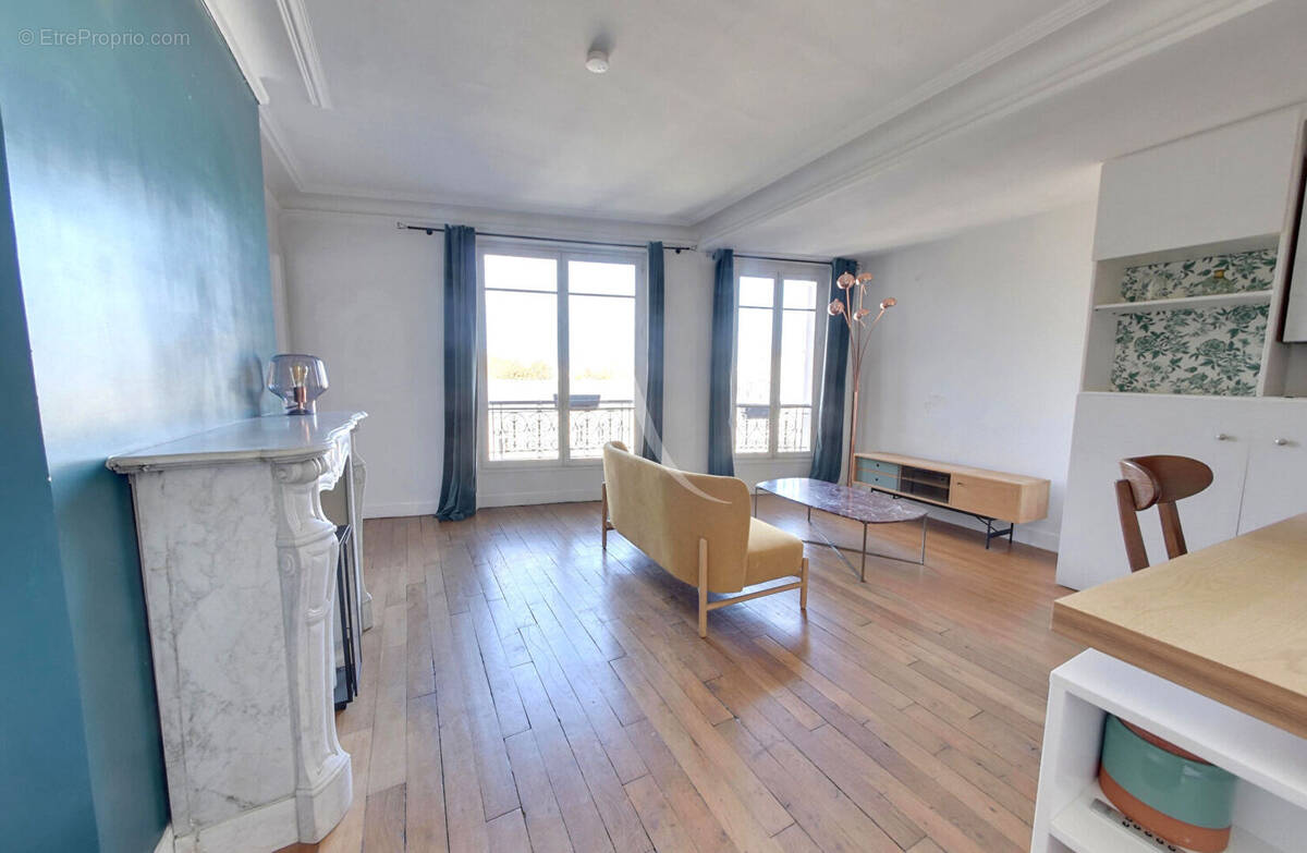 Appartement à PARIS-10E