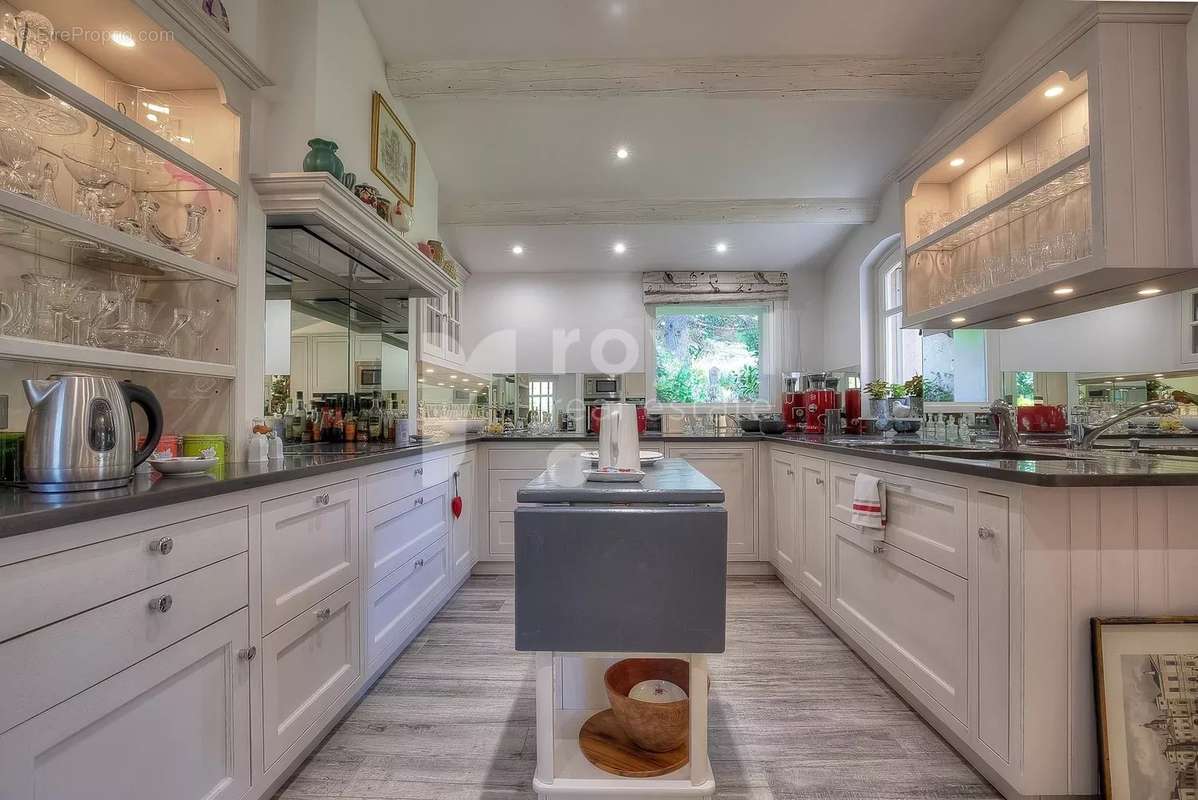 Maison à CHATEAUNEUF-GRASSE