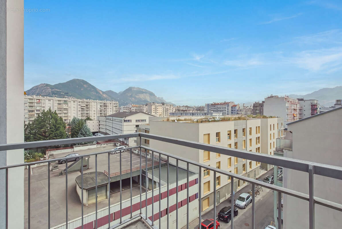 Foch / Ferrié : spacieux T5 de 154m2 en étage elevé avec 3 grands balcons et vues dégagées - photo 7