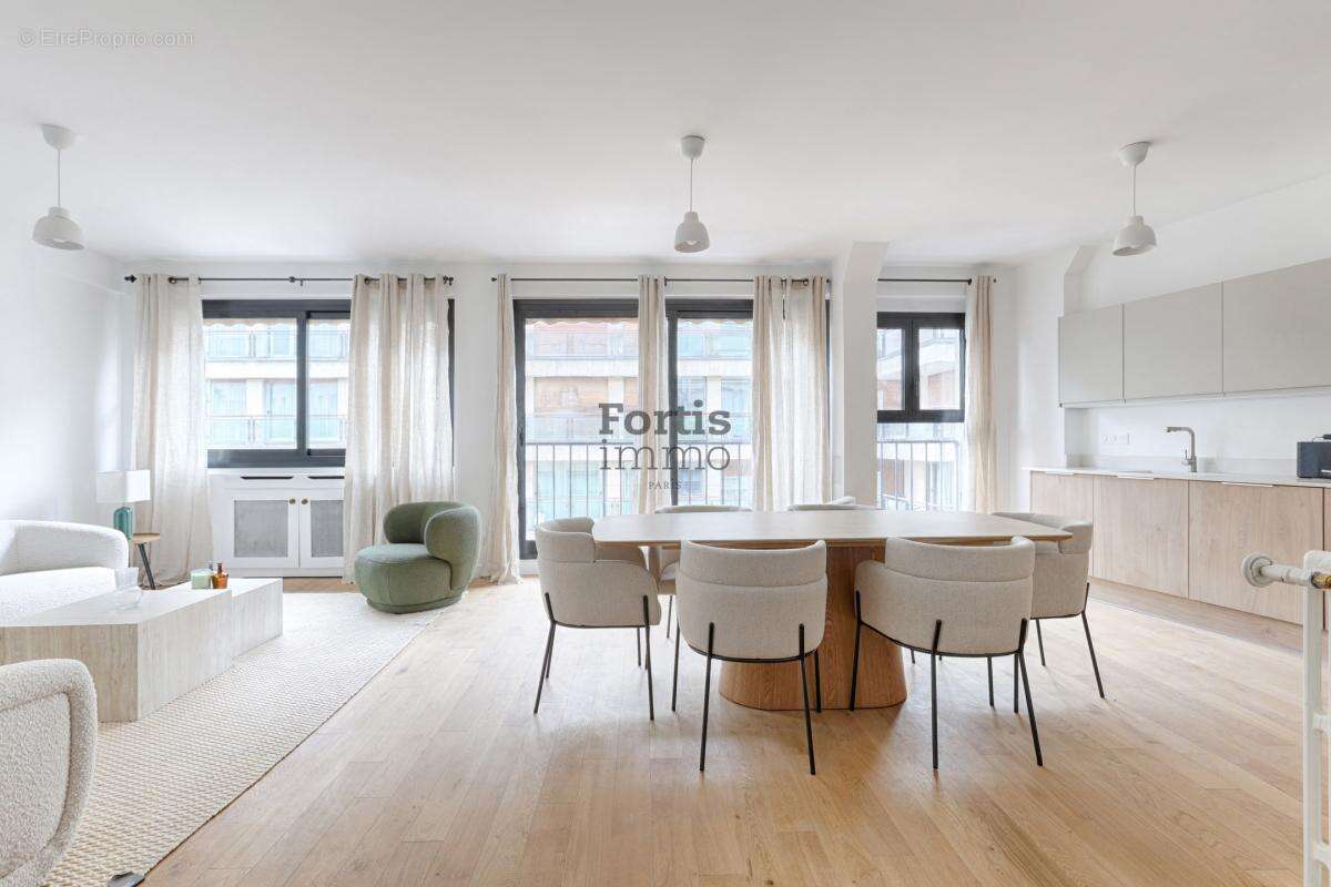 Appartement à PARIS-16E