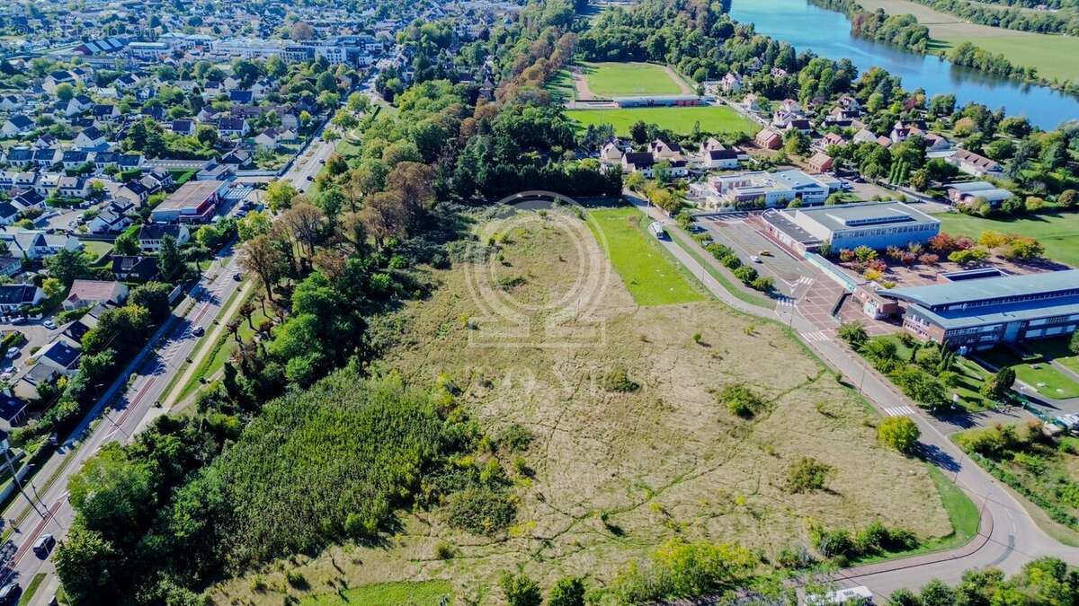 Terrain à ROSNY-SUR-SEINE