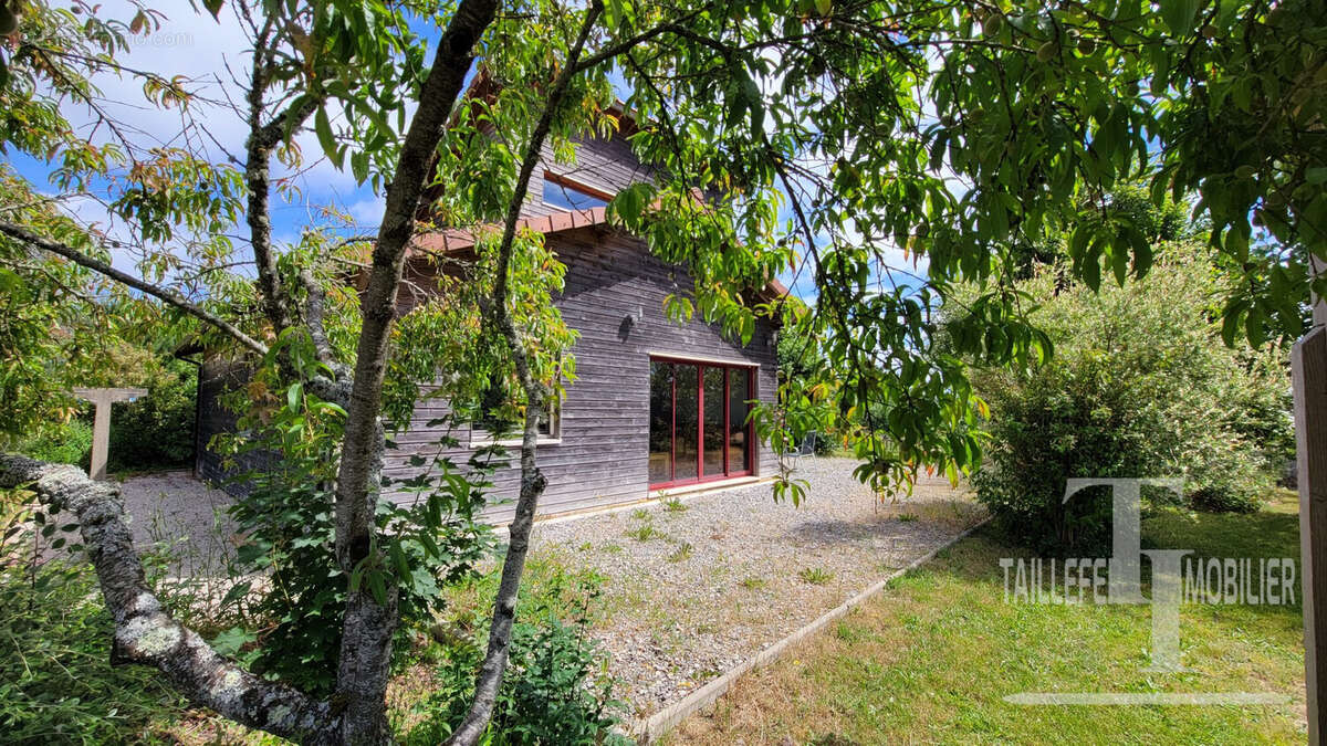 Maison à SAINT-YRIEIX-LA-PERCHE