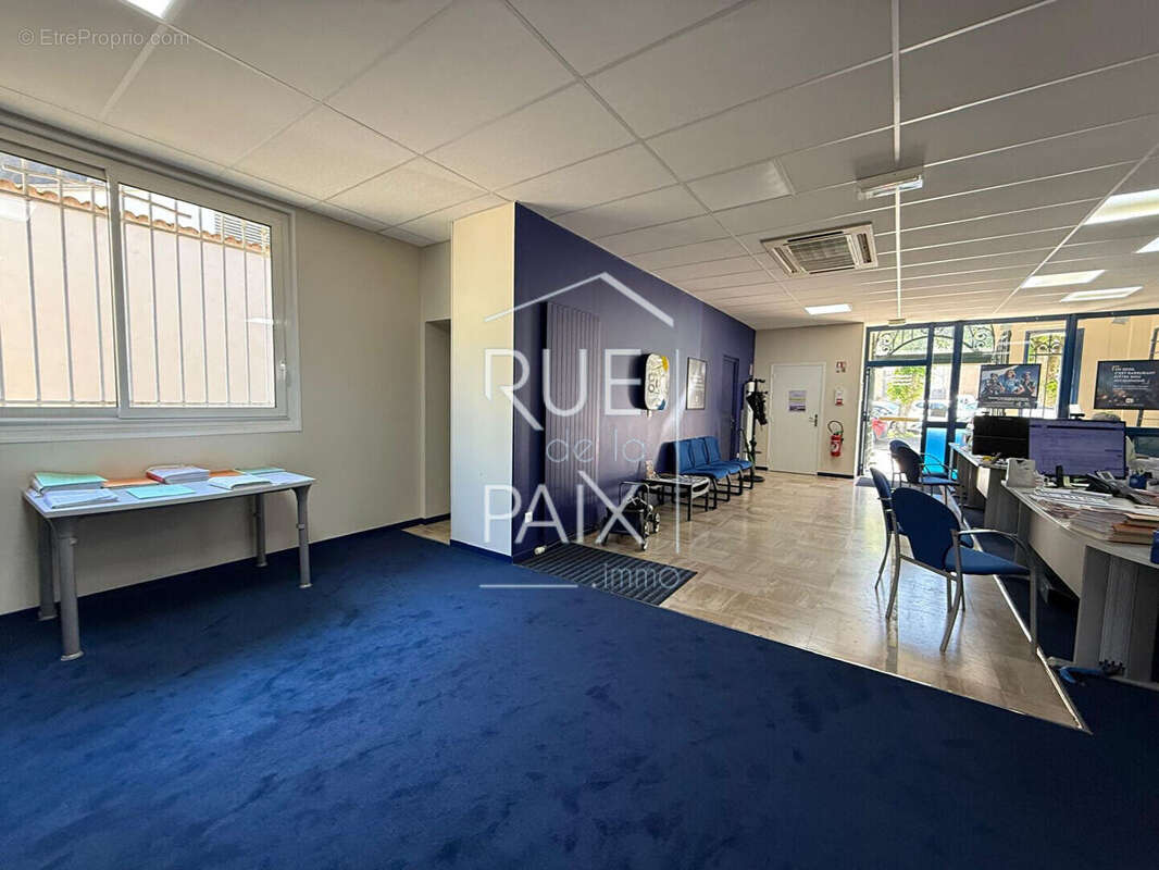 CENTRE-VILLE LOUDUN, Local commercial 163 m² - photo 2