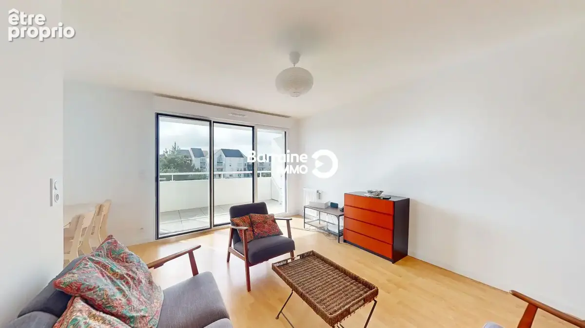 A vendre exclusivite capucins t3 proche neuf deux chambres balcon ascenseur parking - photo 3