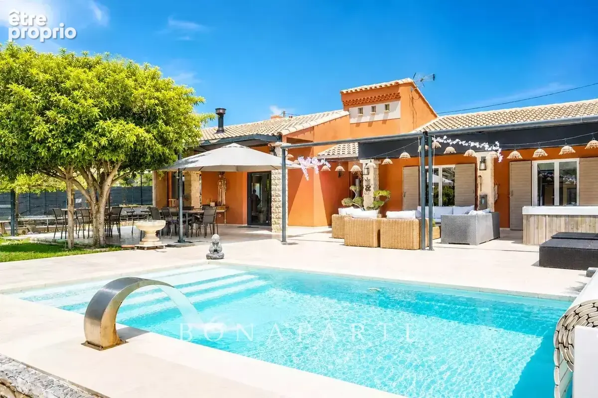 Ventabren – villa contemporaine de plain-pied avec piscine chauffée et jacuzzi - photo 12