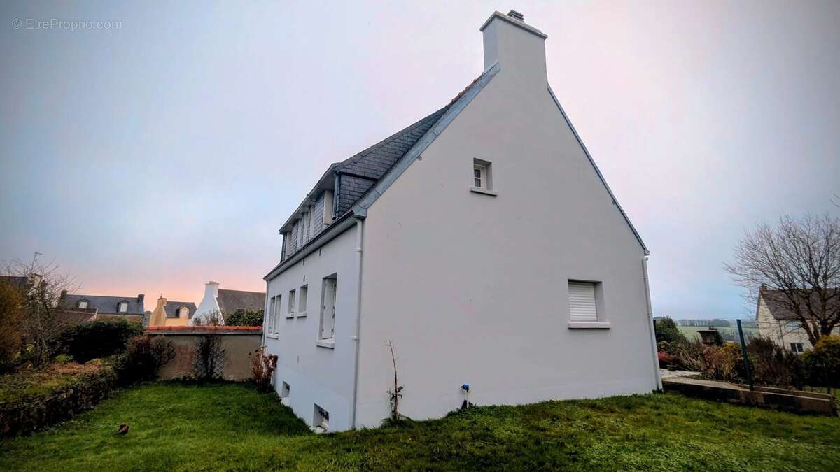 Maison à PLONEVEZ-PORZAY