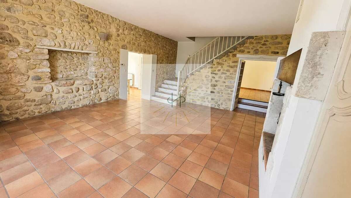 Maison à MALATAVERNE