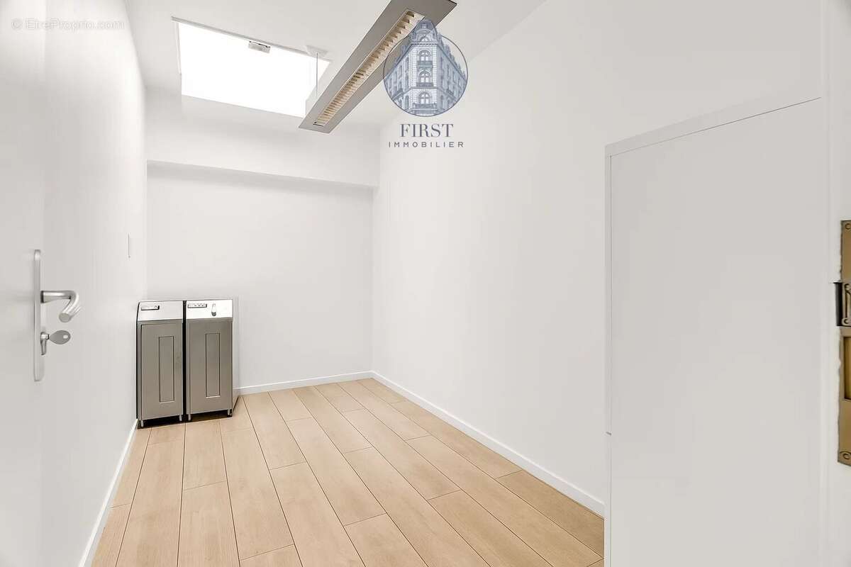 Commerce à PARIS-16E