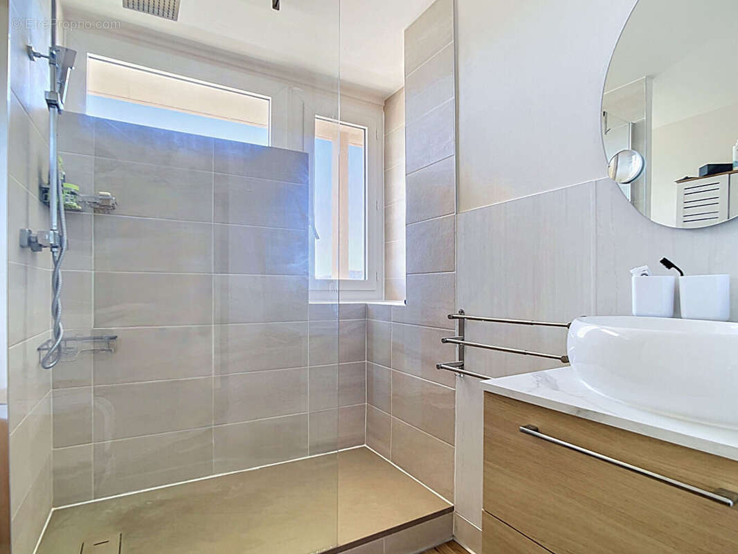 Vue PANORAMIQUE IMPRENABLE  : Appartement T3 à vendre au 12ème étage à Marseille - Quartier Michelet - photo 14