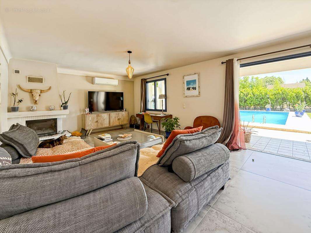À Vendre maison avec piscine et studio de 25m2 à Mouriès - photo 5