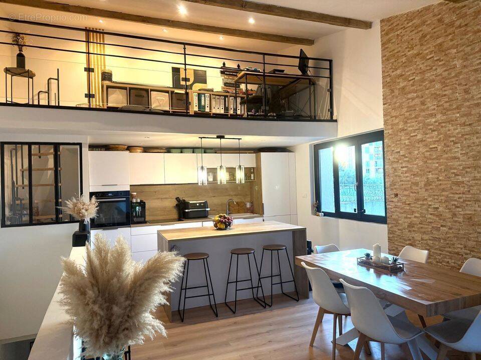 LUMINEUX - Maison à MARSEILLE-13E