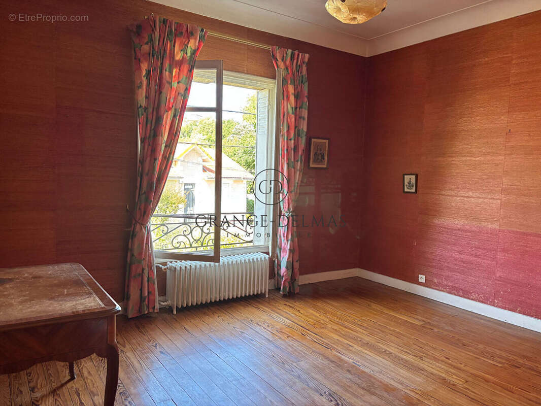 Maison pierre en retrait de rue avec jardin et garage - CAUDERAN GOLF BORDELAIS - photo 5
