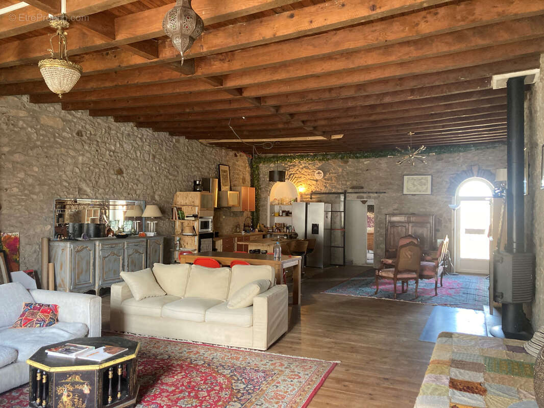 Maison à DOUZENS