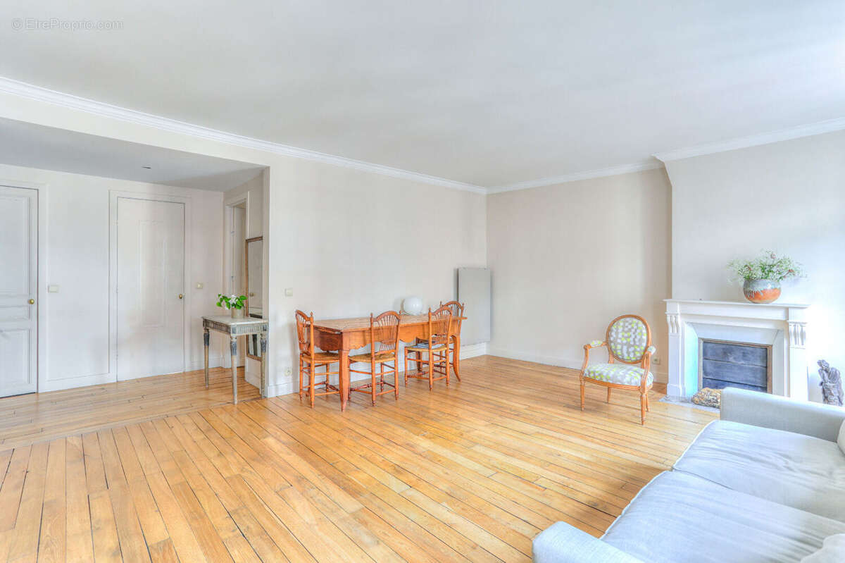 Appartement à NEUILLY-SUR-SEINE