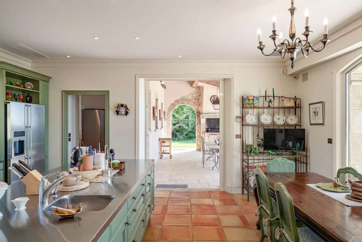 Maison à CHATEAUNEUF-GRASSE