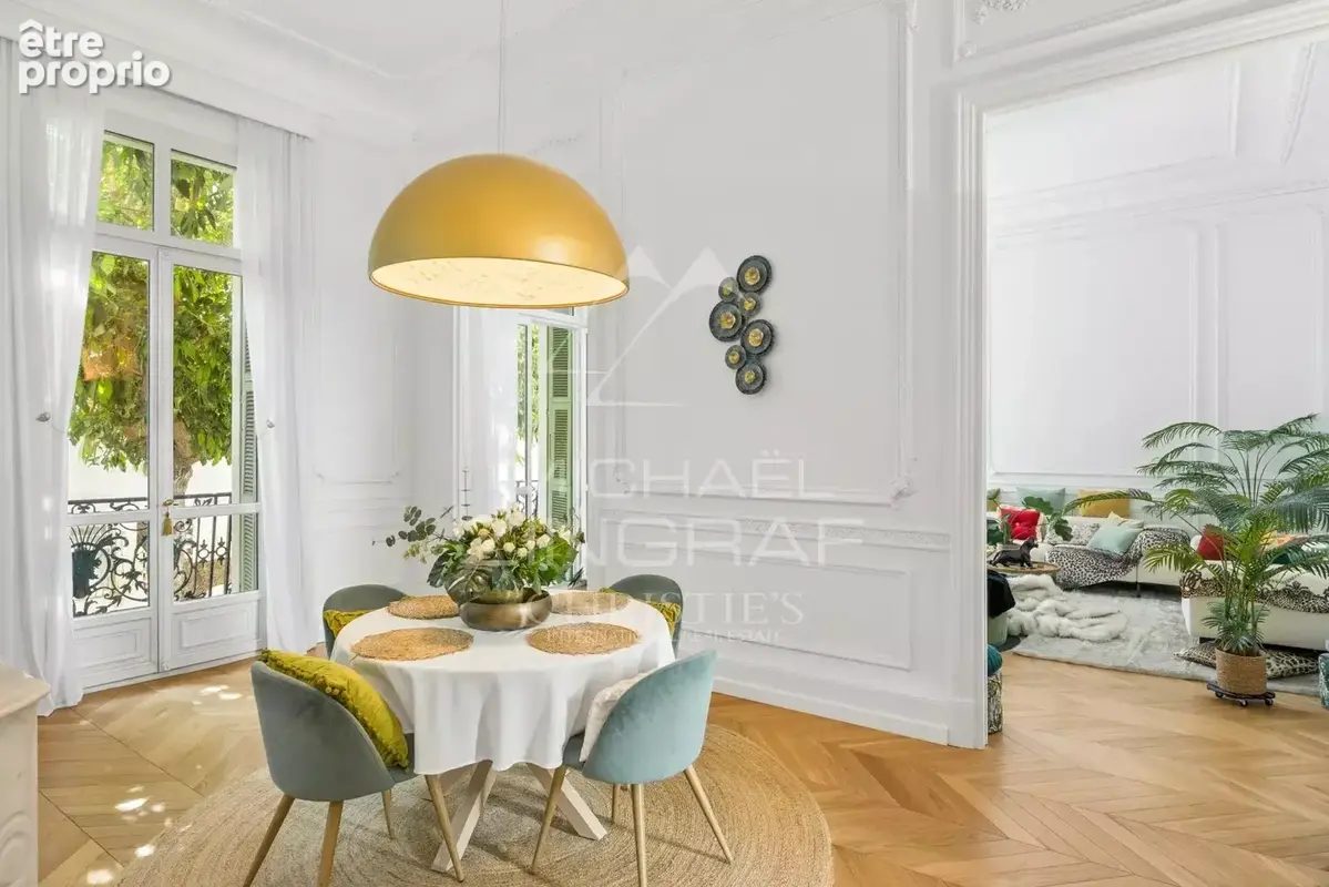 Bel appartement plein de charme, situé dans un élégant immeuble ancien de caractère - photo 5