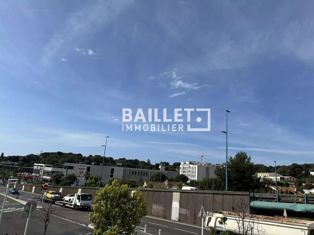 Vend, 103 m2 de bureaux climatisés - photo 2