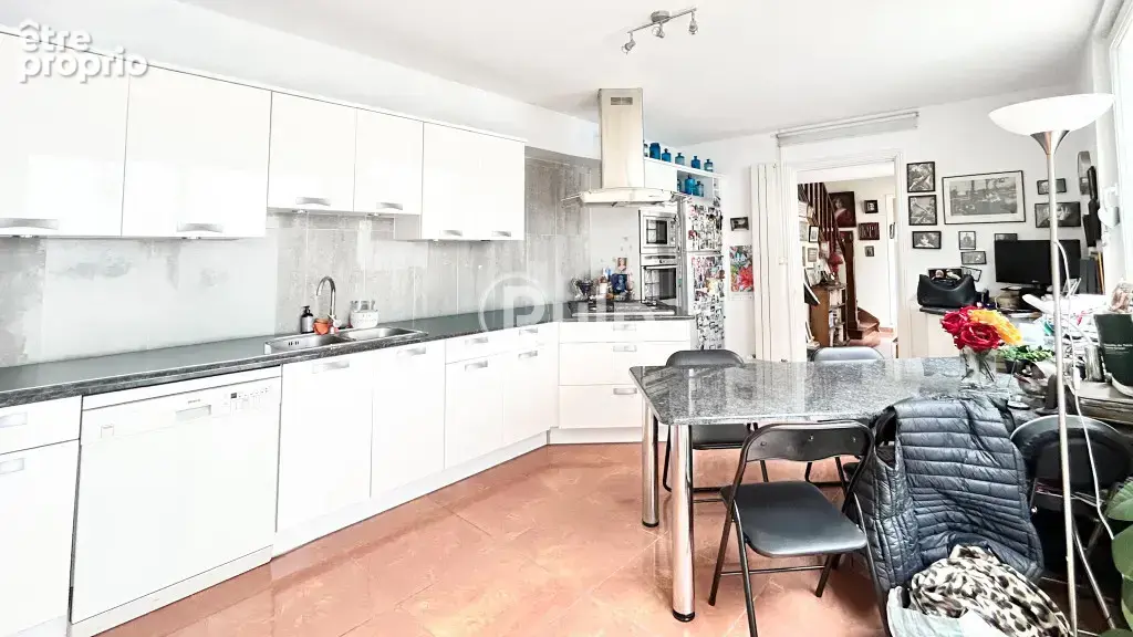 Maison bourgeoise, 150m2 , 4 chambres +bureau , jardin , garage - photo 4