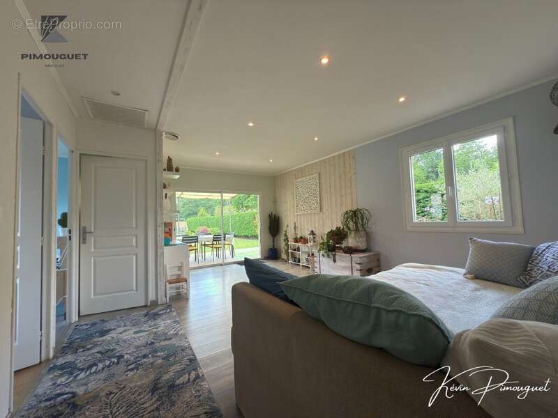 Maison à MOULIETS-ET-VILLEMARTIN