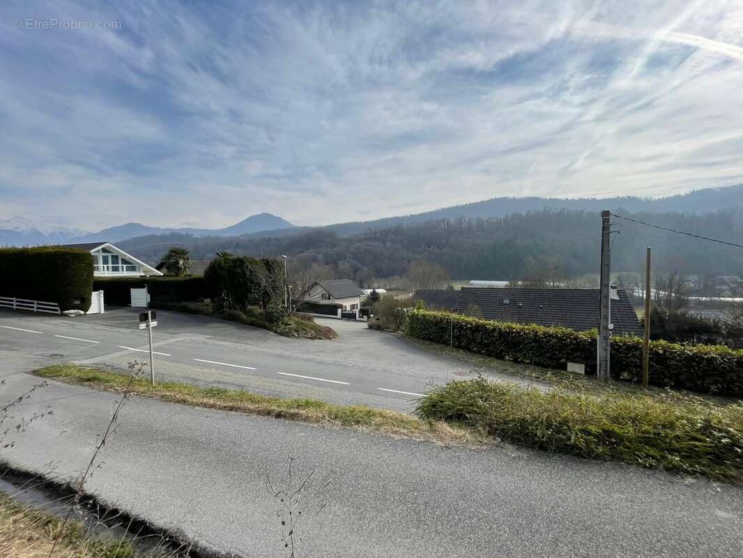 Terrain à COISE-SAINT-JEAN-PIED-GAUTHIER