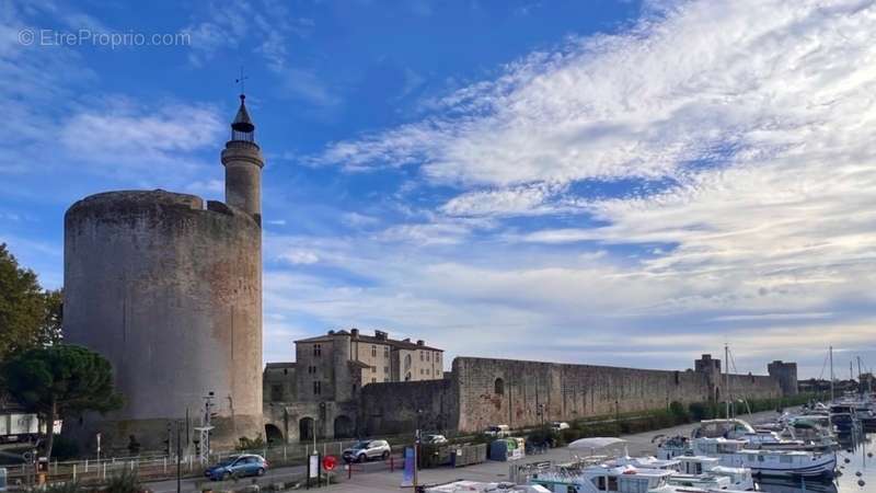 Commerce à AIGUES-MORTES