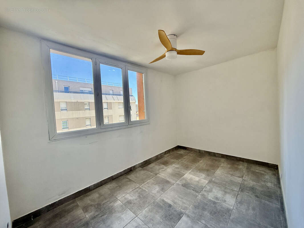 Appartement à MARSEILLE-4E