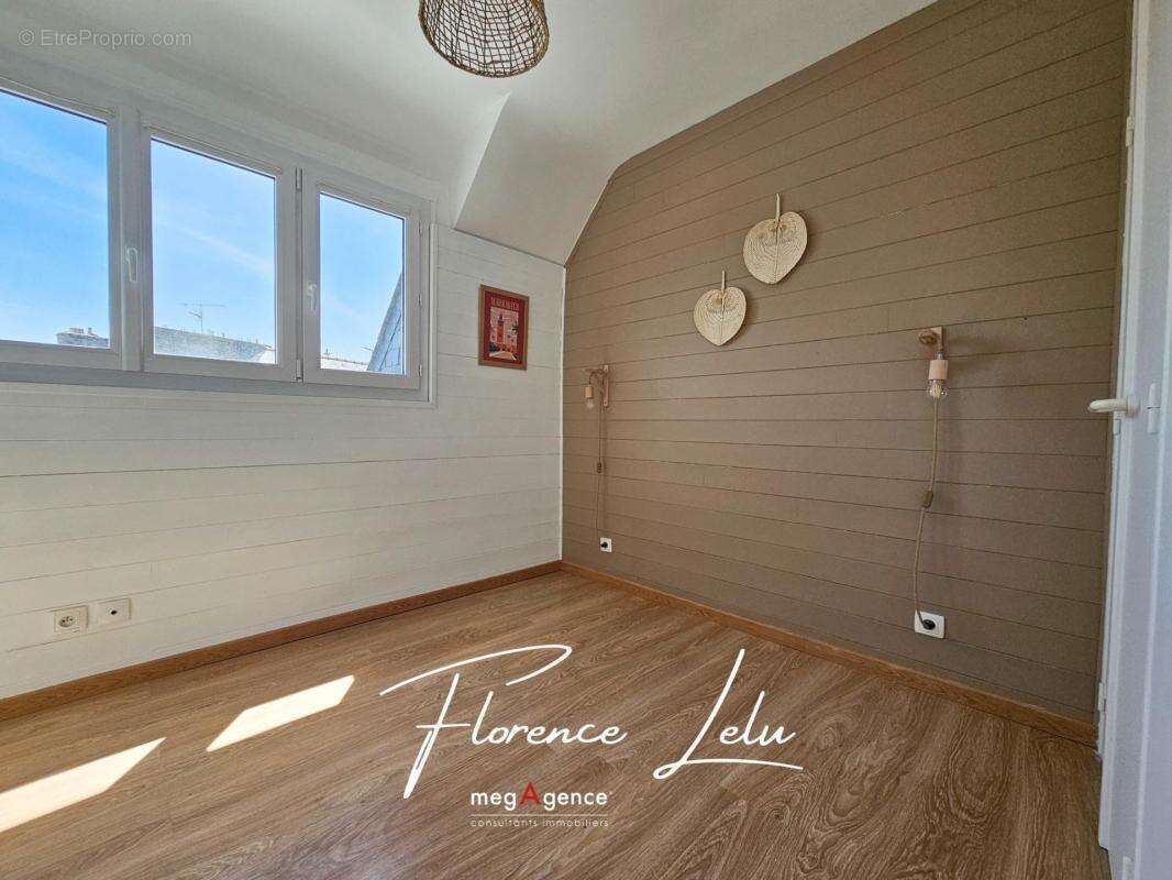 Appartement T2 rénové – Hyper centre de Guingamp - photo 6