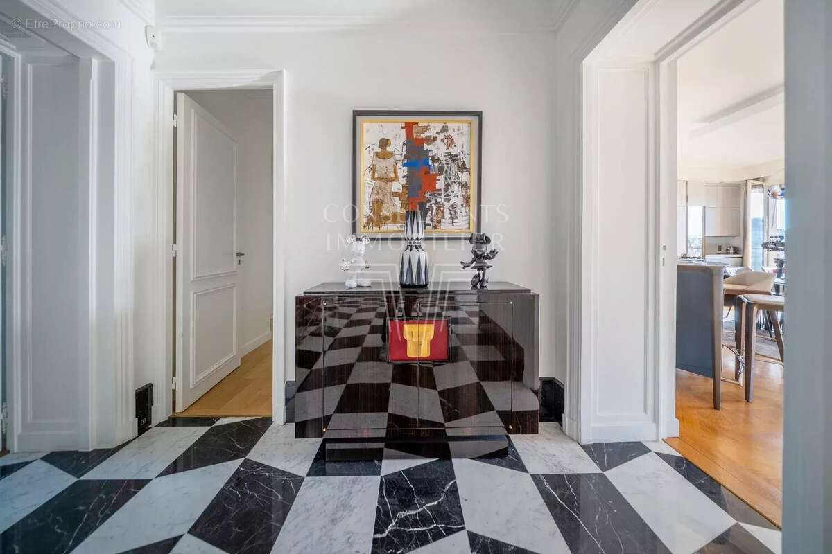 Appartement à PARIS-16E