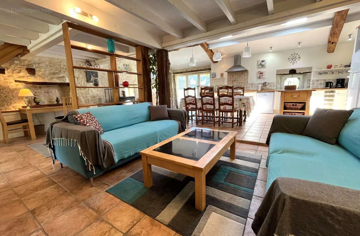 Maison à SAINT-LAURENT-DES-COMBES