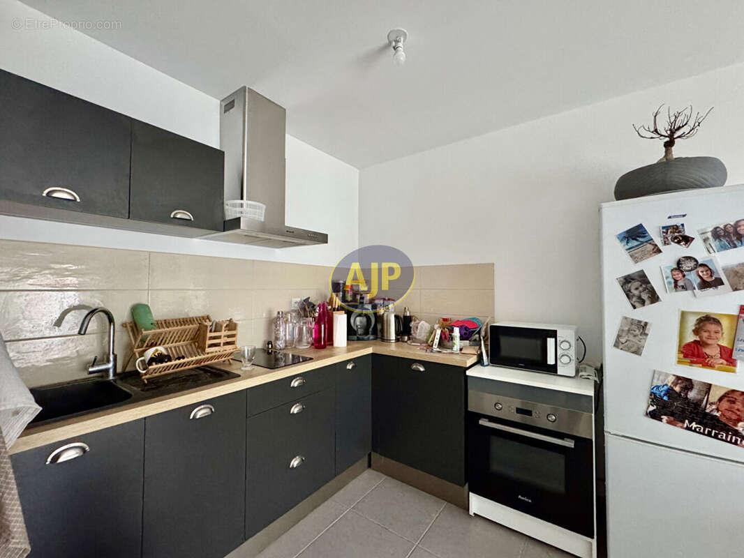 T2 recent dernier etage avec parking - photo 3