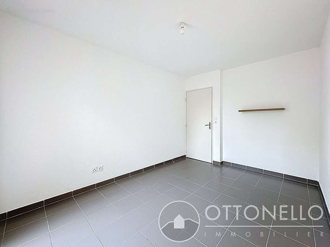 Appartement à ROQUEBRUNE-SUR-ARGENS