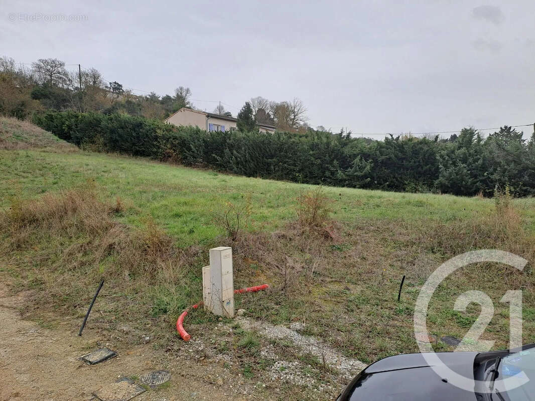 Terrain à SALLES-SUR-L'HERS