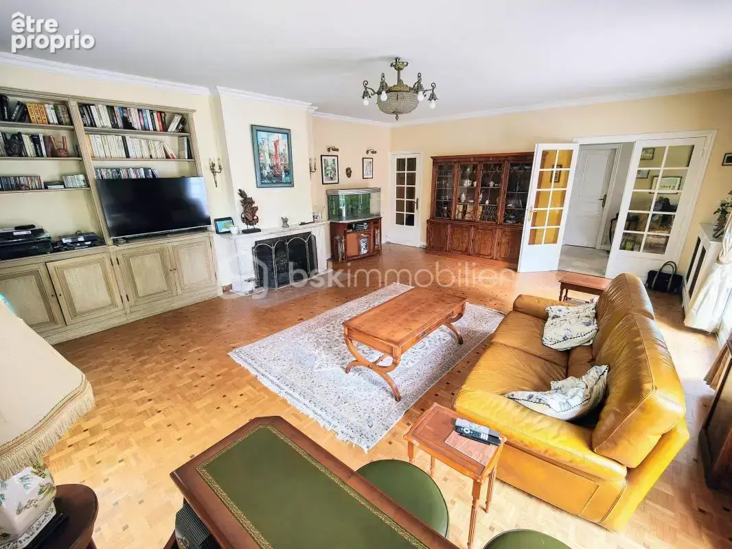 Maison familiale 5 ch av sous-sol, jardin clos arboré et parking - photo 6