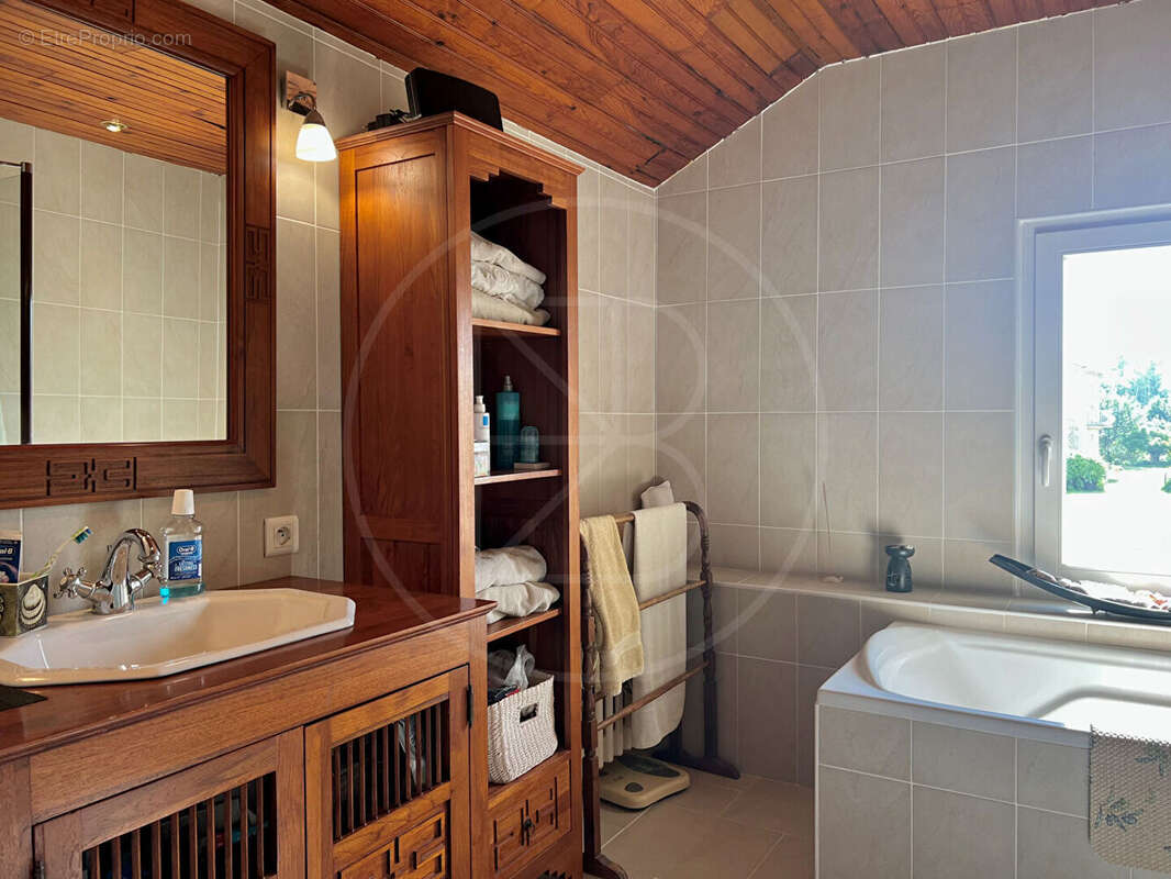 Maison à LAMOTHE-MONTRAVEL