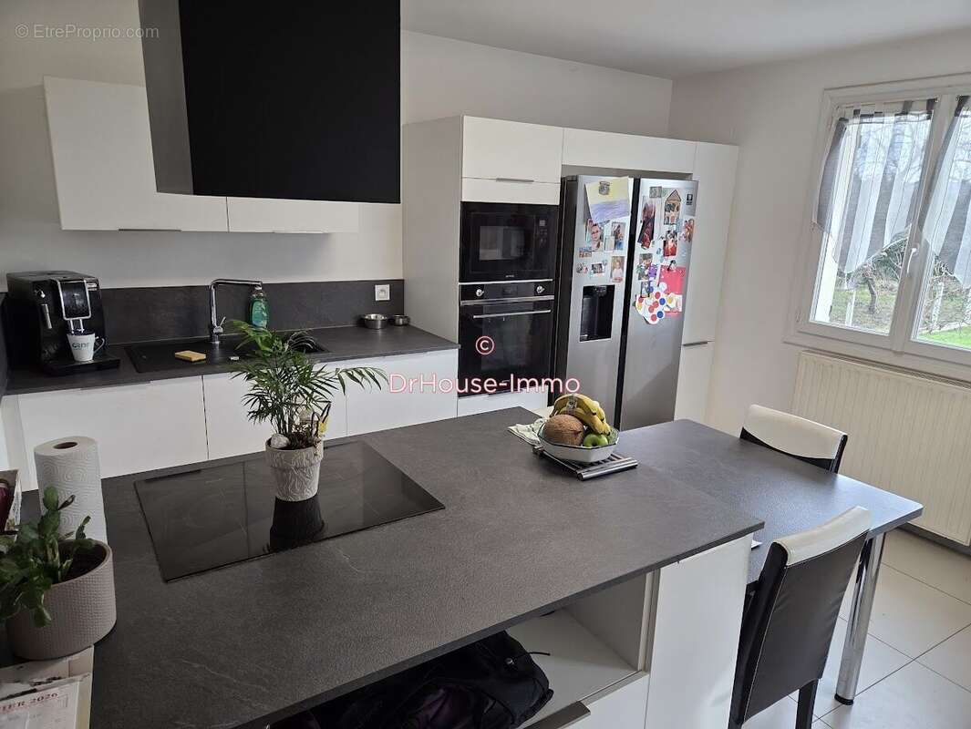 Maison à CREUZIER-LE-VIEUX