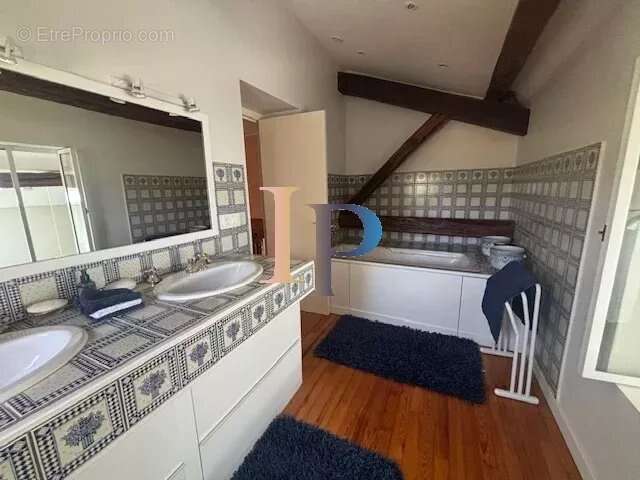 Maison à POUILLY-SOUS-CHARLIEU
