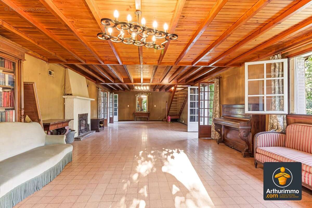 Maison à SAINT-GENIS-LAVAL