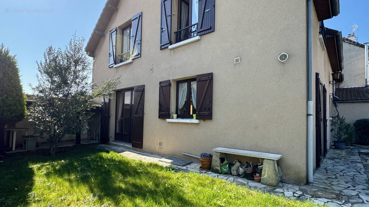 Maison à CHANTELOUP-LES-VIGNES