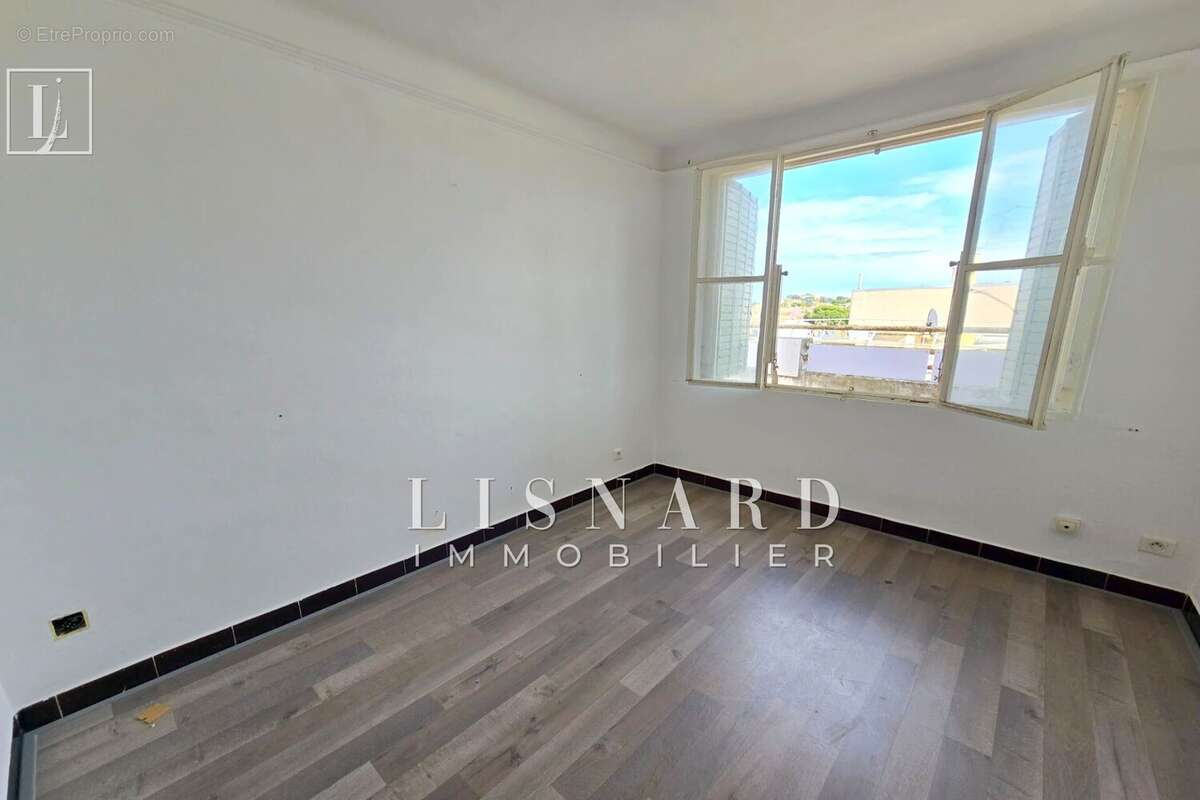 Appartement à VALLAURIS