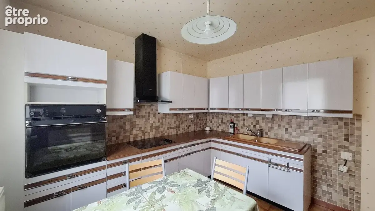 A vendre à Vichy Maison 3 pièces de plain-pied avec sous-sol et garage. - photo 7