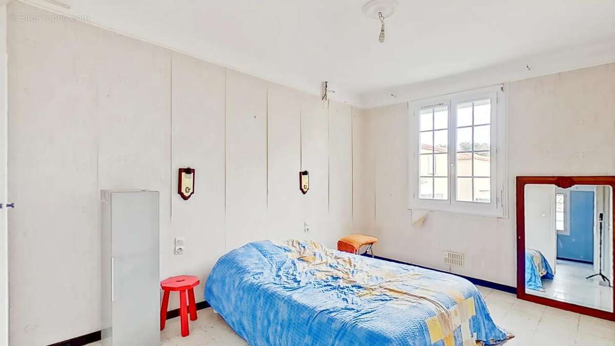 Maison à SAINT-LAURENT-DE-LA-SALANQUE