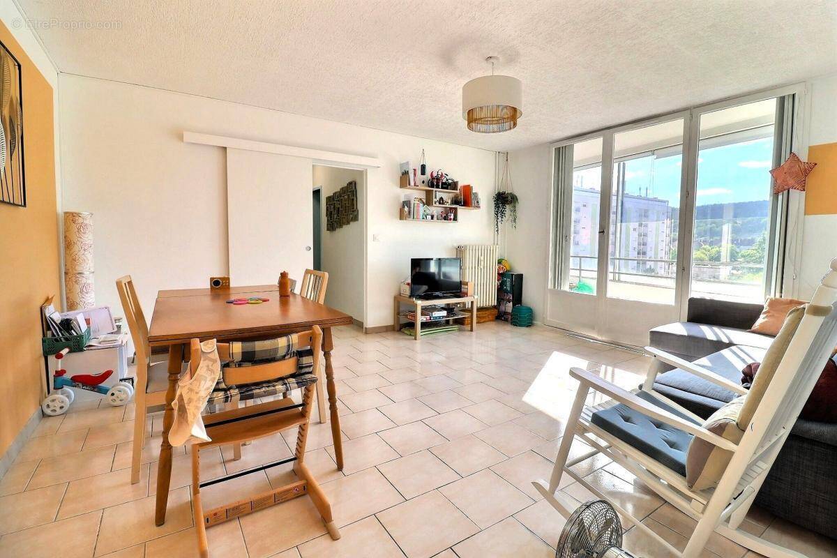 Appartement à CHENOVE