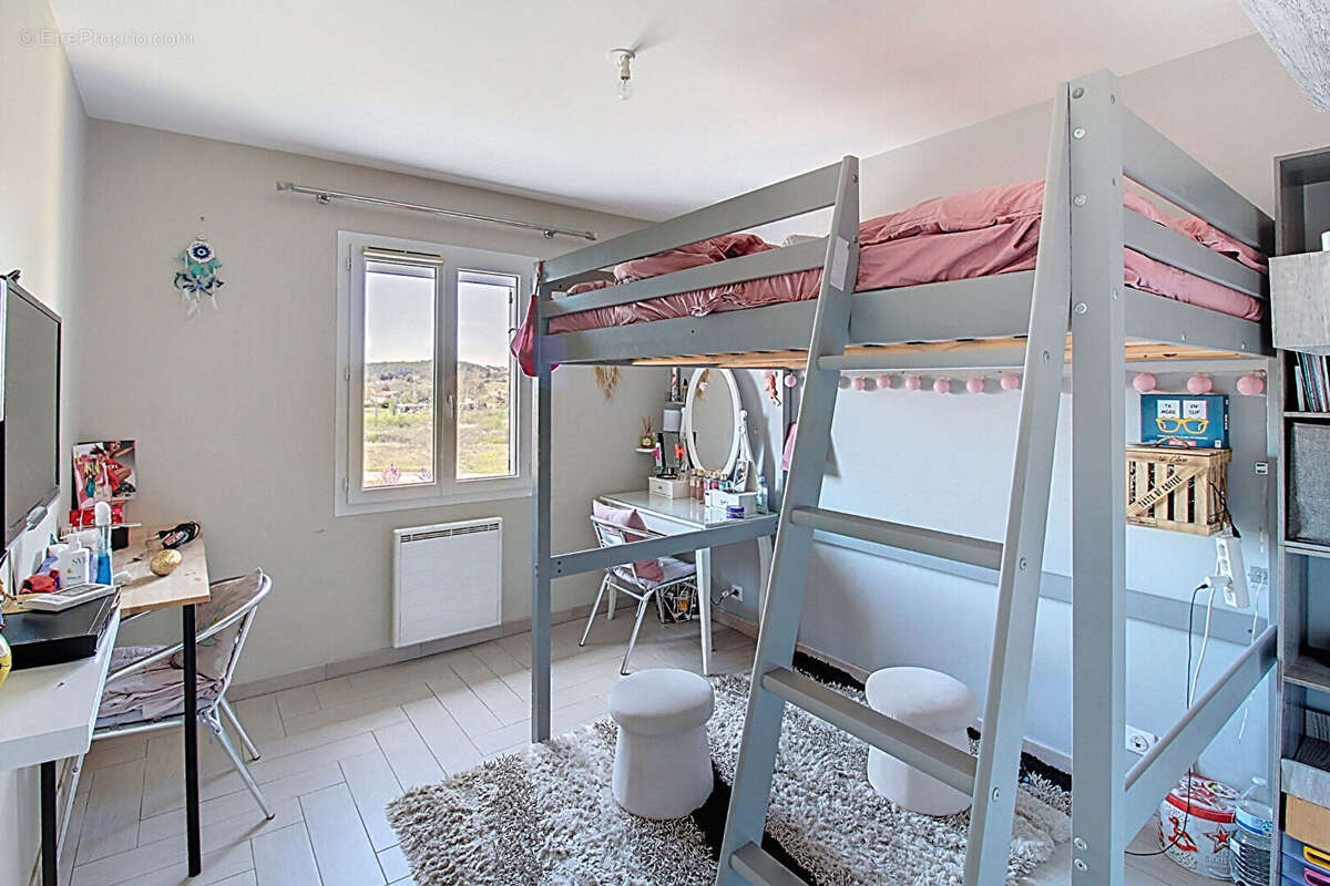 A VENDRE A DRAGUIGNAN Maison récente 238 m² - 6 chambres, piscine et garage - 1807 m² de terrain - photo 14