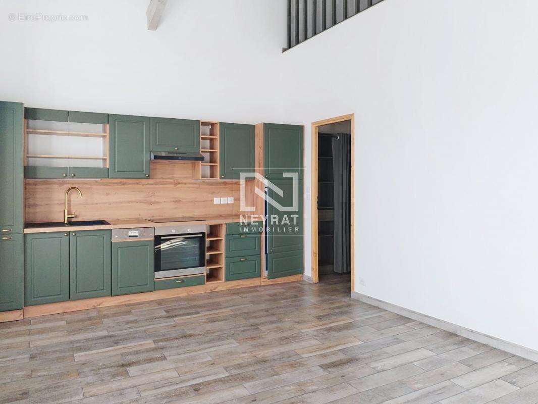 Appartement à TOURRETTES