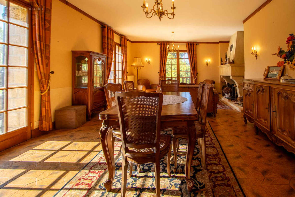 Maison à SAINT-JULIEN-DE-LAMPON