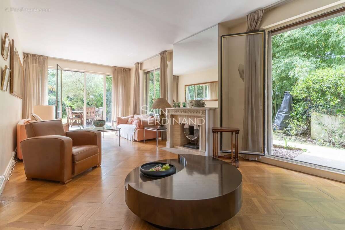 Appartement à NEUILLY-SUR-SEINE