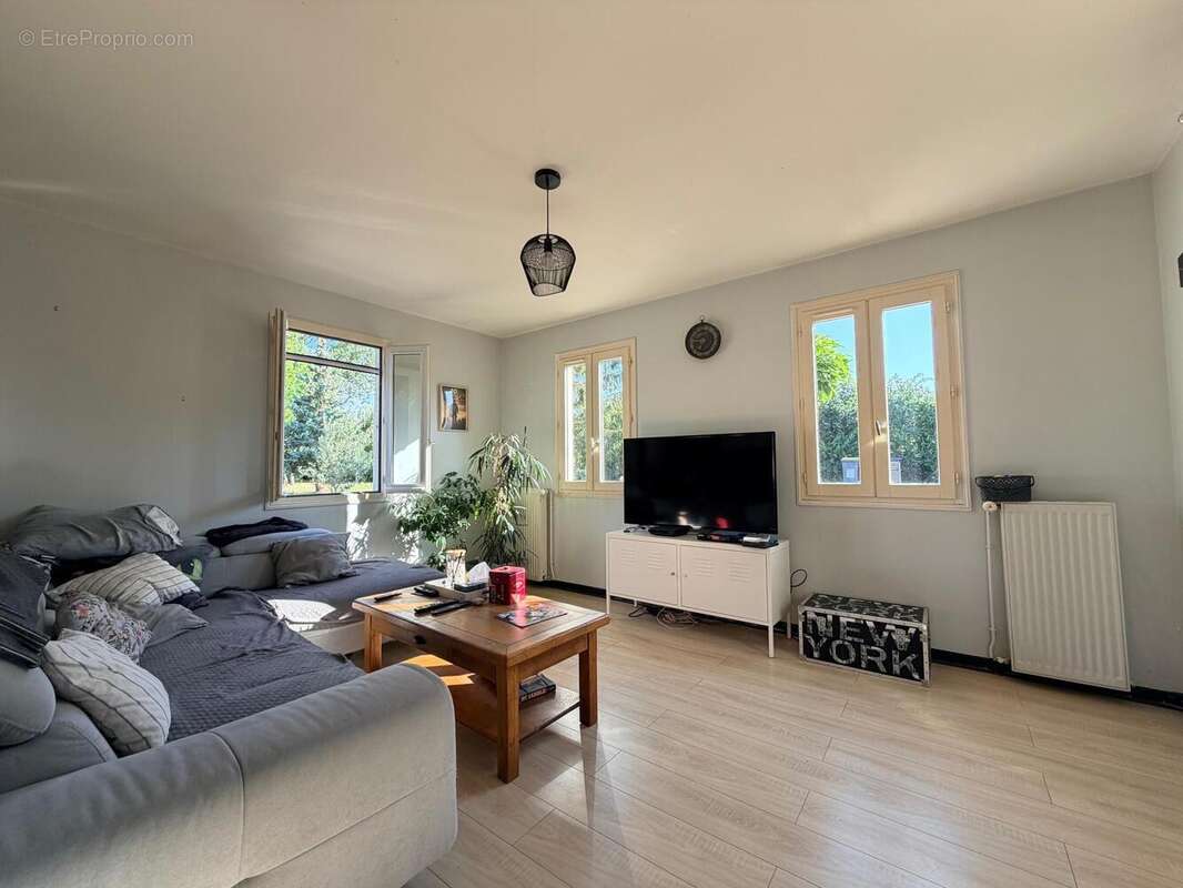 Maison 98 m² à Ussel-D'allier  - photo 4